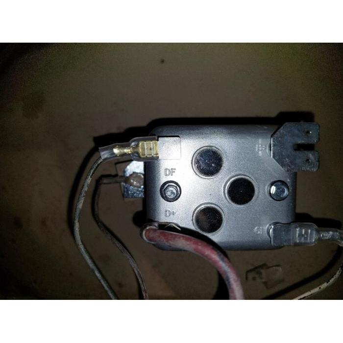 Rgulateur de tension pour dynamo 12 volts (DC)
