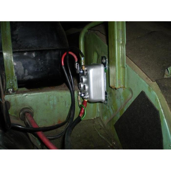 Rgulateur de tension pour dynamo 12 volts (DC)
