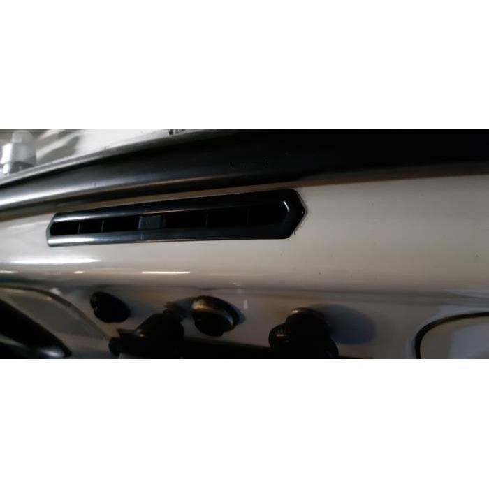 Middelste dashboard ventilatie rooster voor wagens zonder dashboad overtrek

