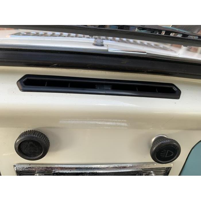 Friskluftsventil i midten av dashbordet for biler uten dashborddeksel