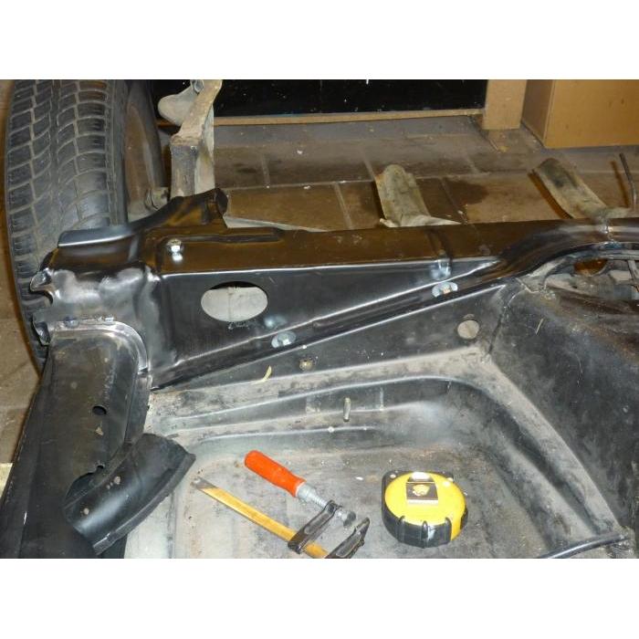 Rear cross member right  (The color and/or treatment of the sheet metal part may differ from the picture)