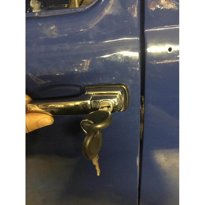 Chrome door handle with lock (each)