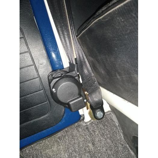 Retractable 3-point seat belt black (each)