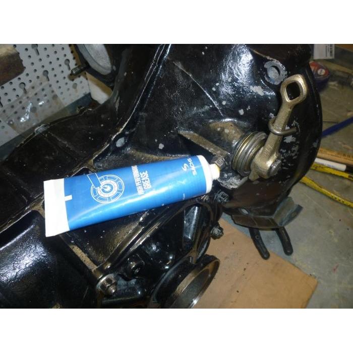 Clutch mounting grease