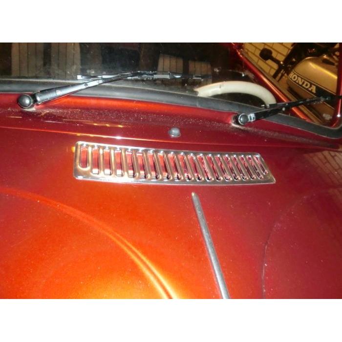 Aluminum vent trim on trunk lid