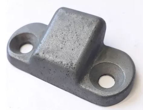 Tailgate side guide plate on the body