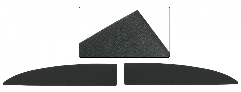 Kattoverhoilun kolmiopalat häikäisysuojien taakse