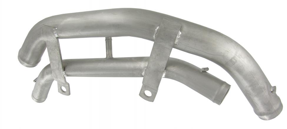 Ruostumattomasta teräksestä valmistettu jäähdytysnesteputki vaihteiston yläpuolella