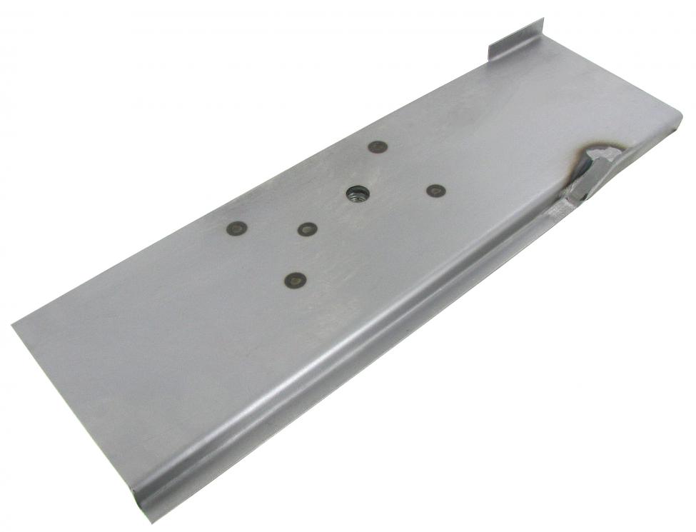 Matkustamon turvavyön kiinnityspaikan korjauspaneeli oikealla