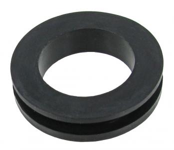 Ohjauspylvään läpivientikumi