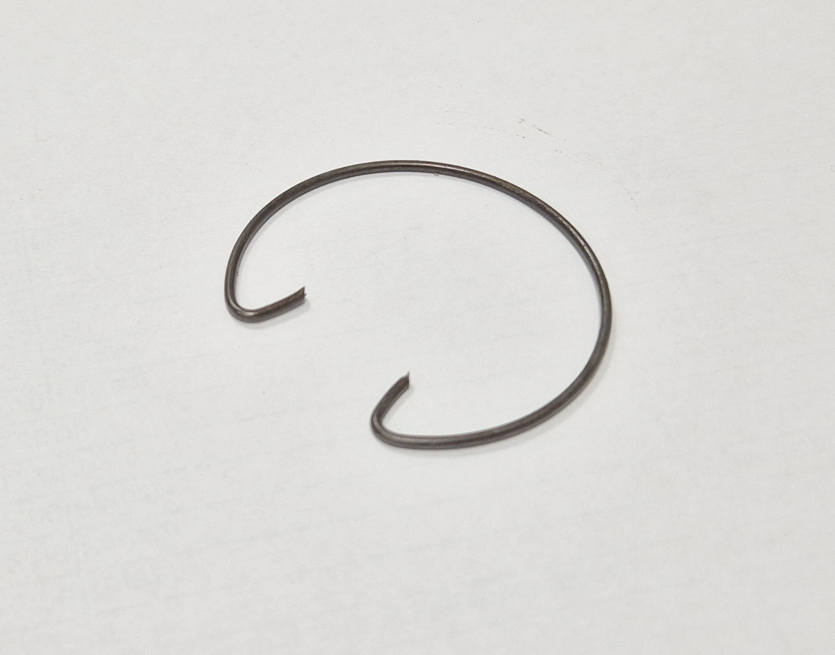 Clamping ring for dynamo air outlet rubber