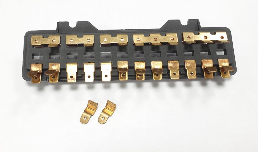 Fuse box with cover  for 12 fuses 3648 second chance