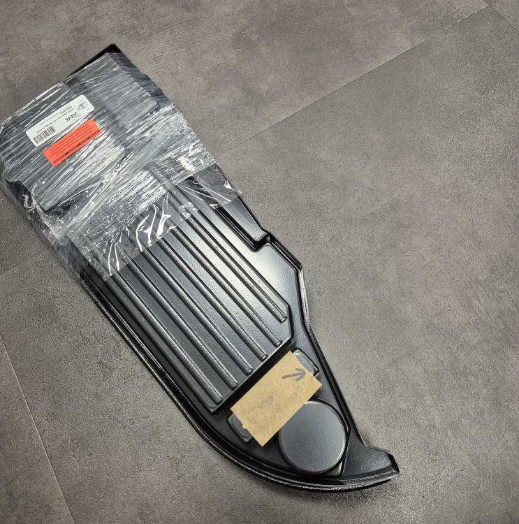 Under dash tray with storage pockets  (black ABS) 20546 second chance