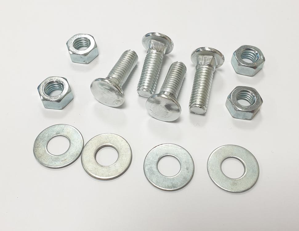 Kromattu puskurin pulttipakkaus