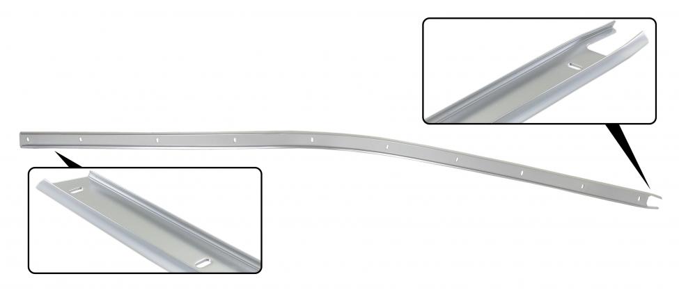 Oven ikkunan kattotiivisteen listat oikealle