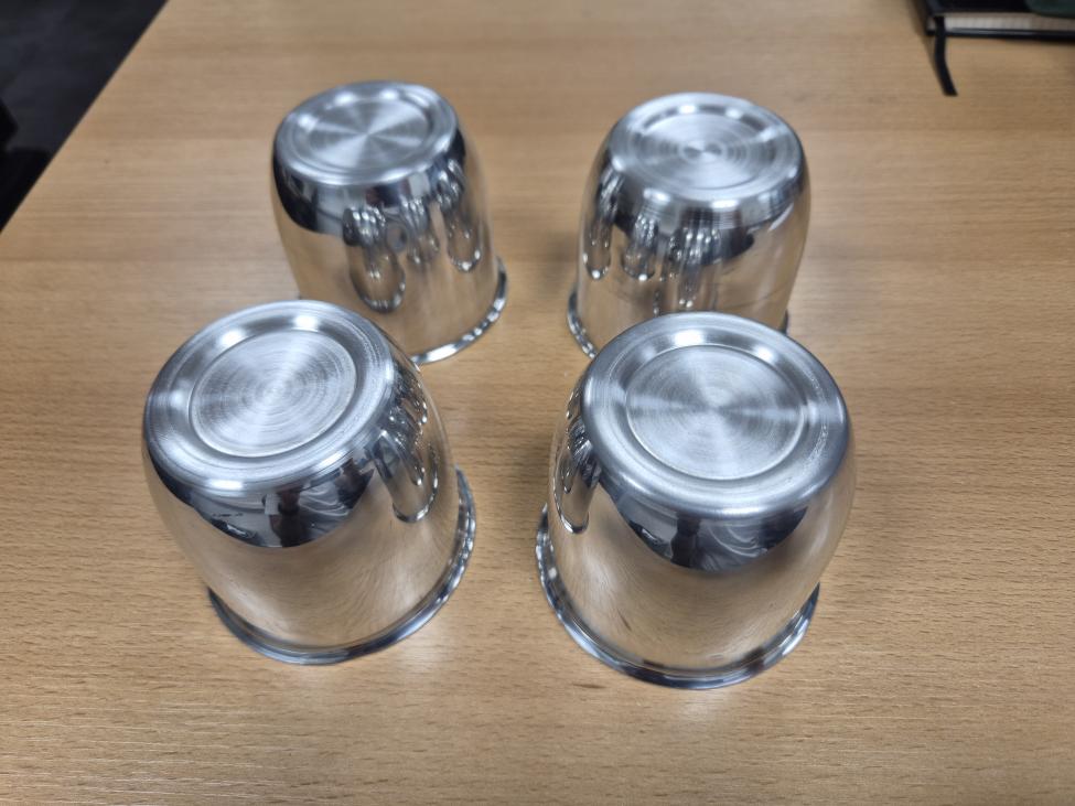 Polished aluminum center caps with paruzzi emblem  2545 second chance