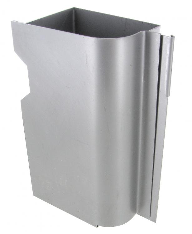 D-pilarin korjausosa oikealla alhaalla