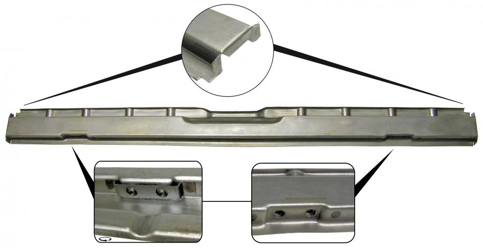 Moottoriluukun ja takaluukun välinen palkki, ulkopelti