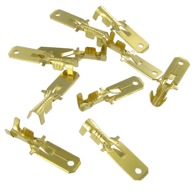 Eristämättömät urospuoliset kärkiliittimet, joissa on lukituspistoke