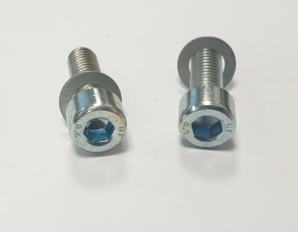 Ruuvipultti ja erillinen aluslevy M8