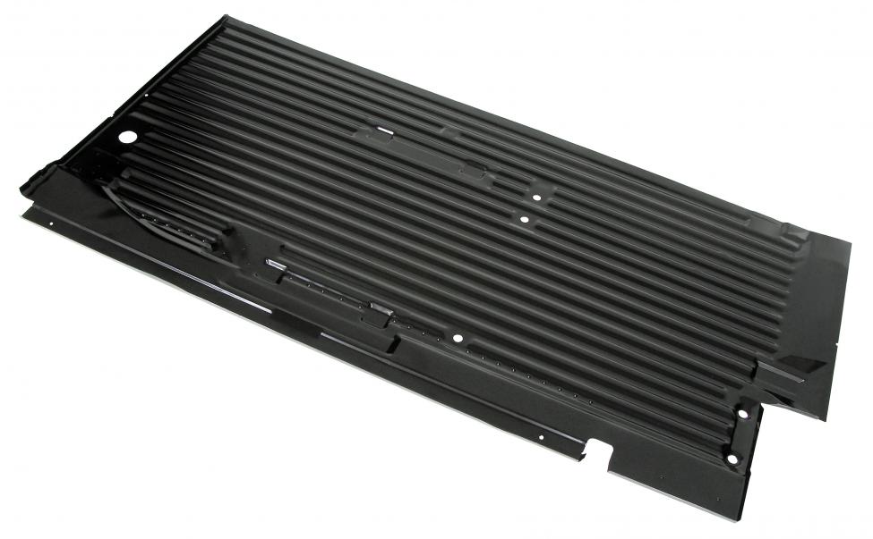 Tavaratilan lattia, vasen