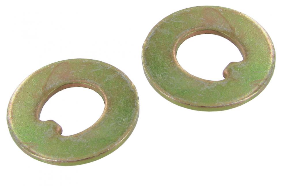 Etupyörän laakerin tiukkuuden säätölaatta