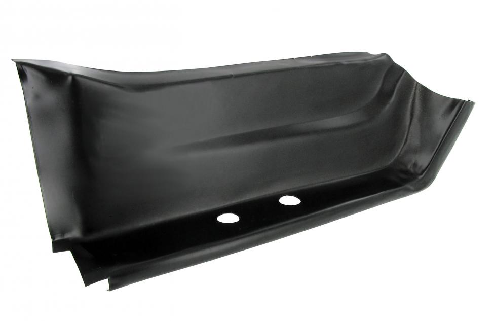 Oven askelman osa alhaalla sisäpuolella vasemmalla