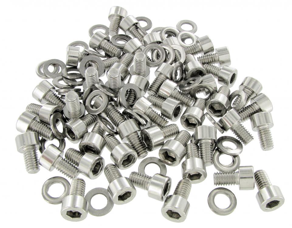 Ruostumattomasta teräksestä valmistetut ruuvit ja aluslevyt