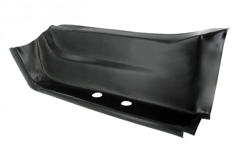 Oven askelman osa alhaalla sisäpuolella oikealla