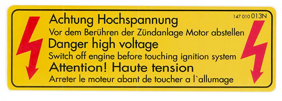 Autocolante de alta tensão na caixa de relés