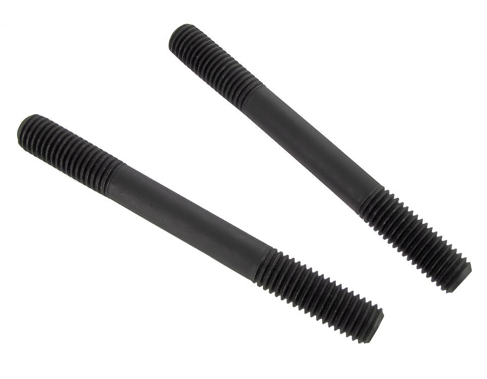 Alemmat pinnapultit moottorin kiinnitykseen