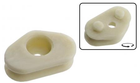 Moottori-ja tavaratilan kannen jousen ohjaava kappale