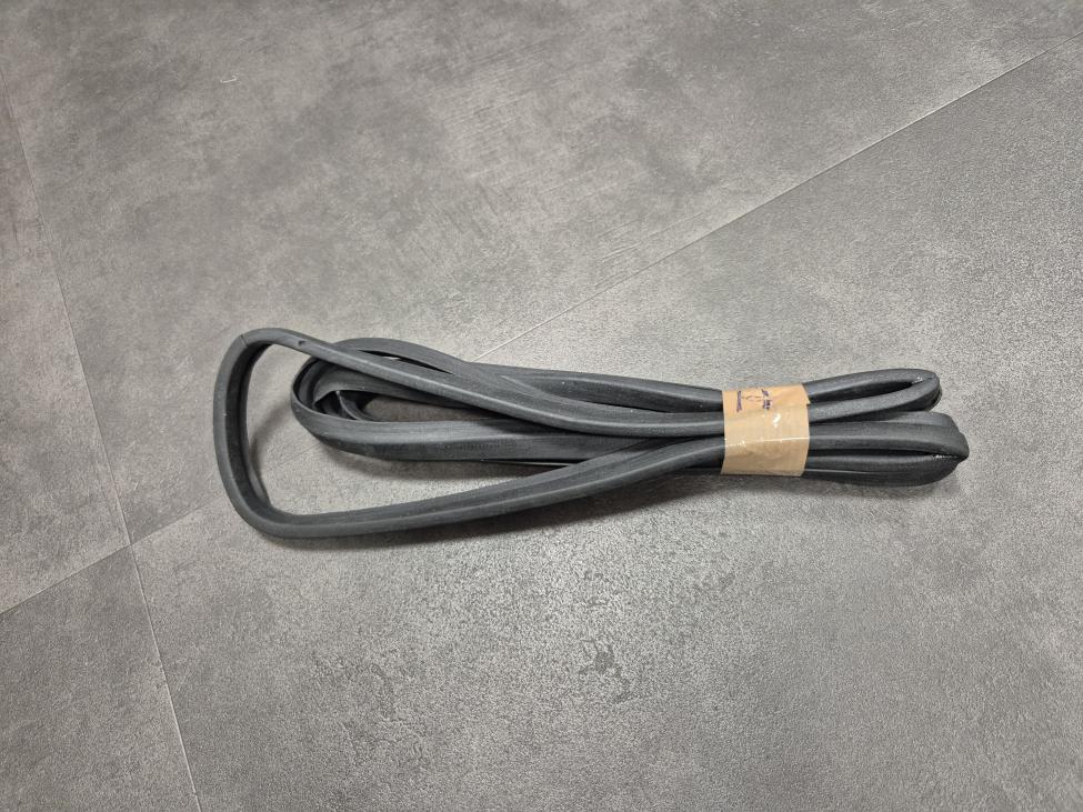 Door seal B-quality left 713 second chance