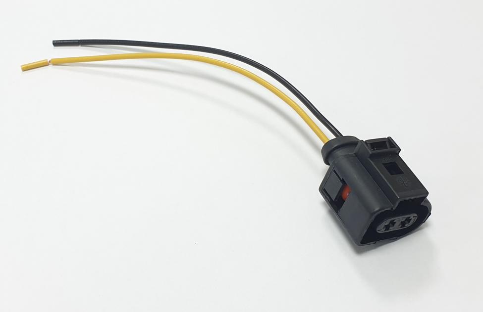 Tuulilasinpesupumpun pistoke