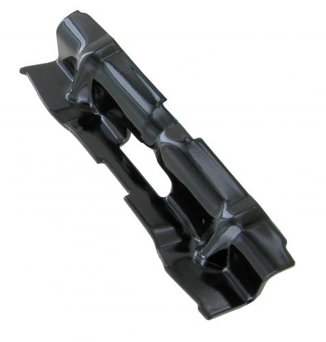 Akun kiinnike pohjalevyyn