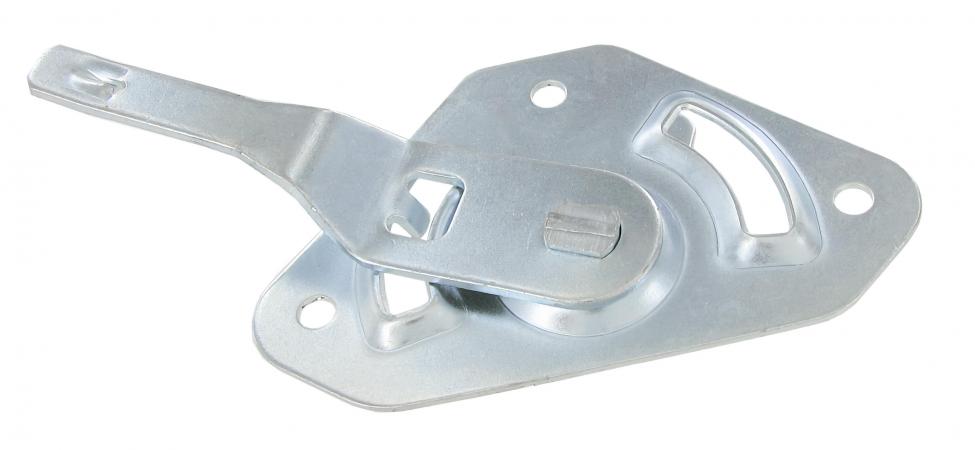 Abertura do trinco da tampa da bagageira