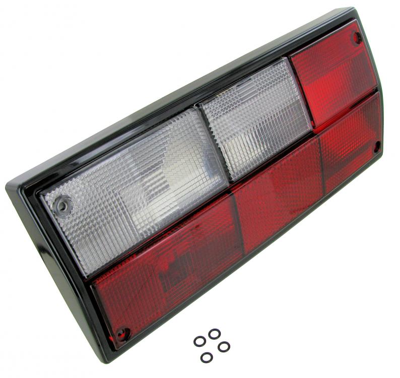 Achterlicht met achteruitrijlicht en mistlicht en heldere richtingaangever links