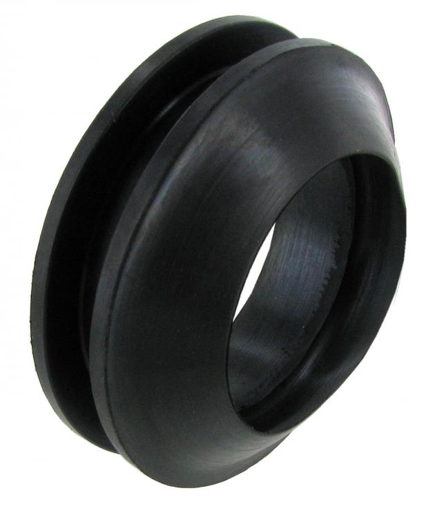 Ohjausakselin läpivientikumi