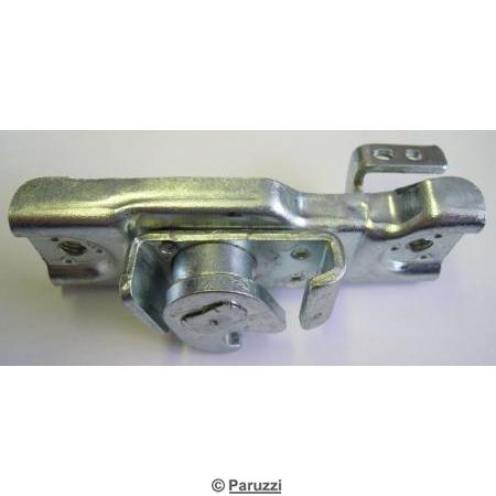 Tailgate lock mechanism