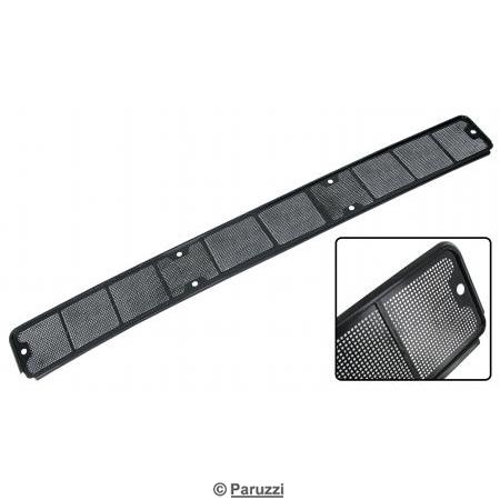 Air inlet protective grille