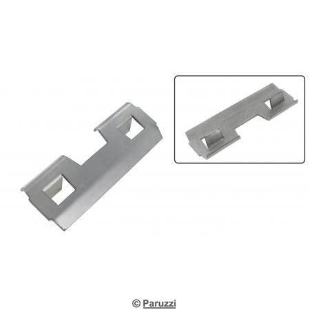 Cargo side door floor latch reinforcement