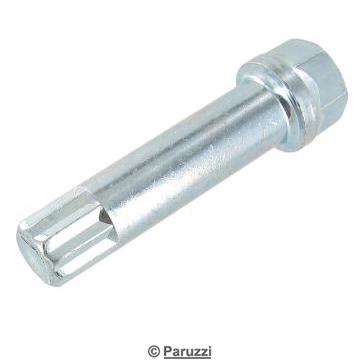 Wheel nut conversion tool: 10-star to 17 mm socket