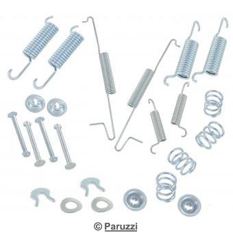 Brake shoe mounting kit including tension springs