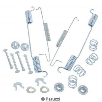 Brake shoe mounting kit including tension springs