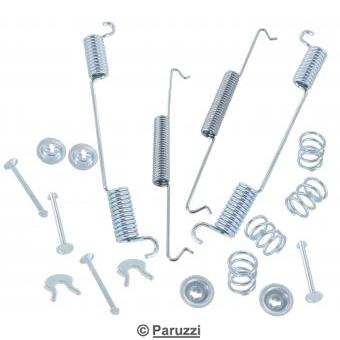 Monteringssett for bremseklosser inkludert strekkfjrer bak