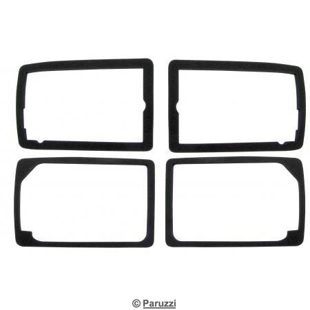 Rubber seal kit between turn signal lens, bulb holder and body (4-part)
