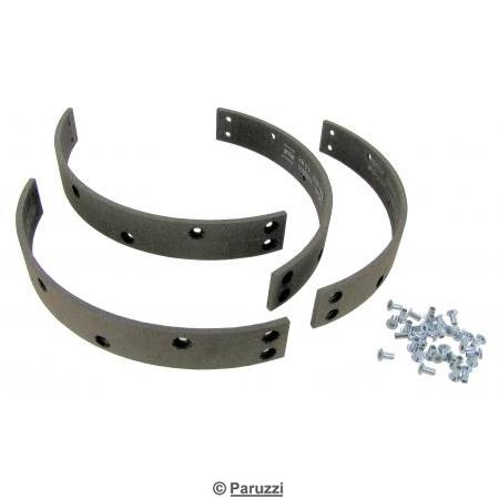 Brake lining including rivets (4 pieces)