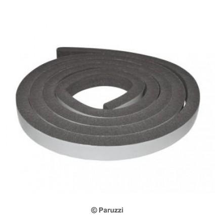 Seal between fuel tank ja body self-adhesive