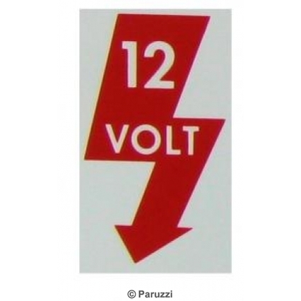 Sticker 12V op de A-stijl
