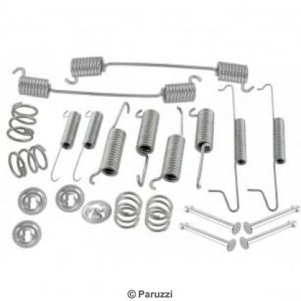 Monteringssett for bremseklosser inkludert strekkfjrer